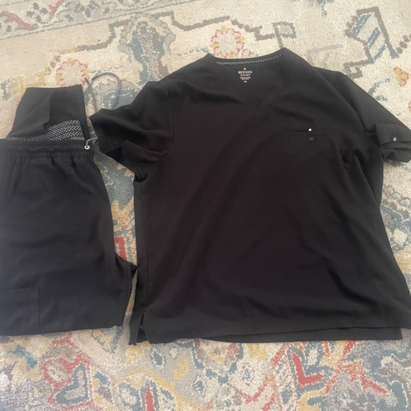 Mens Figs scrubs - Picture 4 of 11